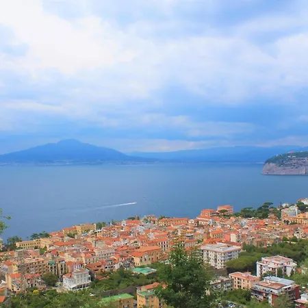 Pacific Hill Lejlighed